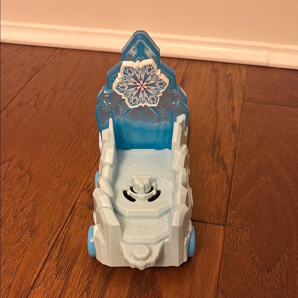 Elsa little people parade float